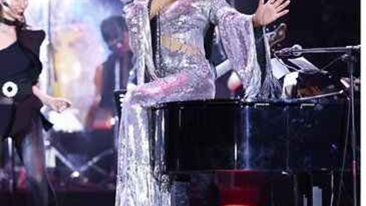 Popun kraliçesi Ameliyat Oldu!