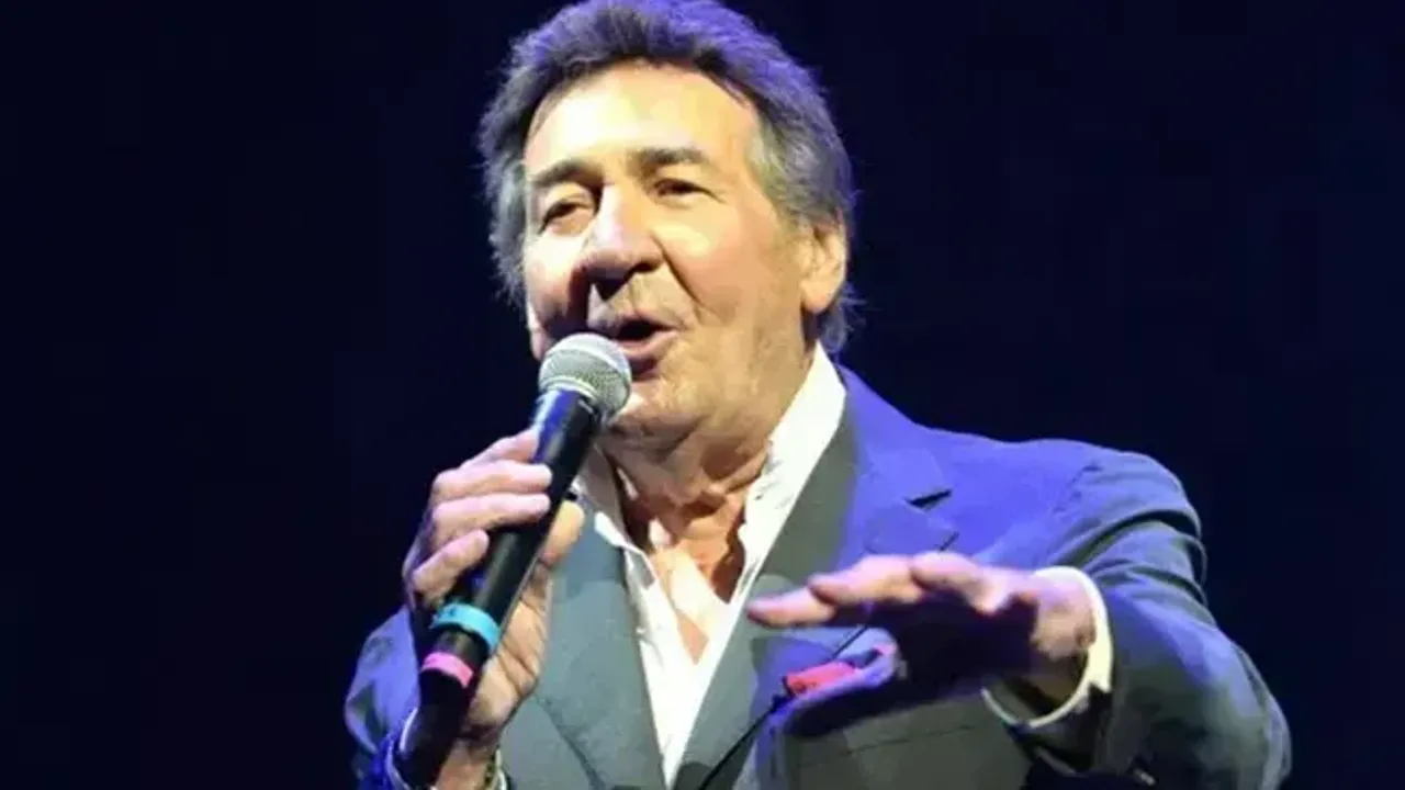 Fransız şarkıcı hayatını kaybetti