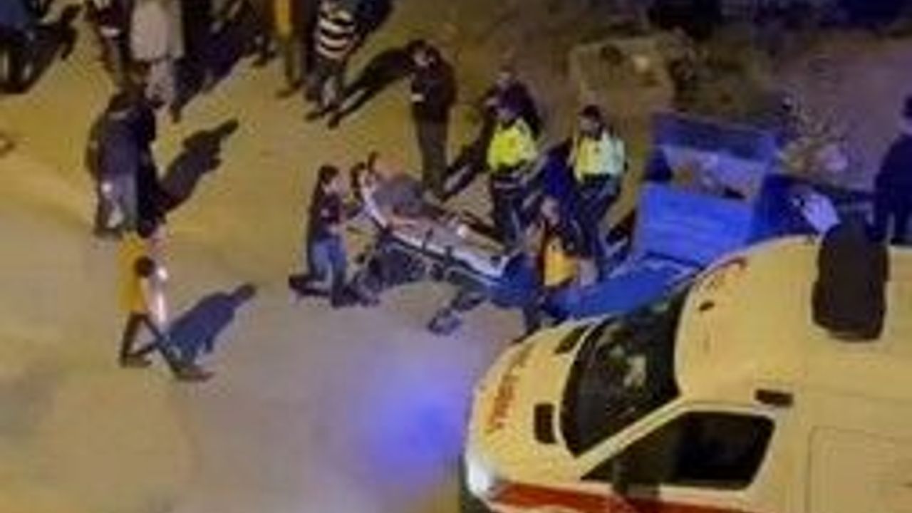 Kendisini takip eden 2 kişiyi bacaklarından vurup polise teslim oldu