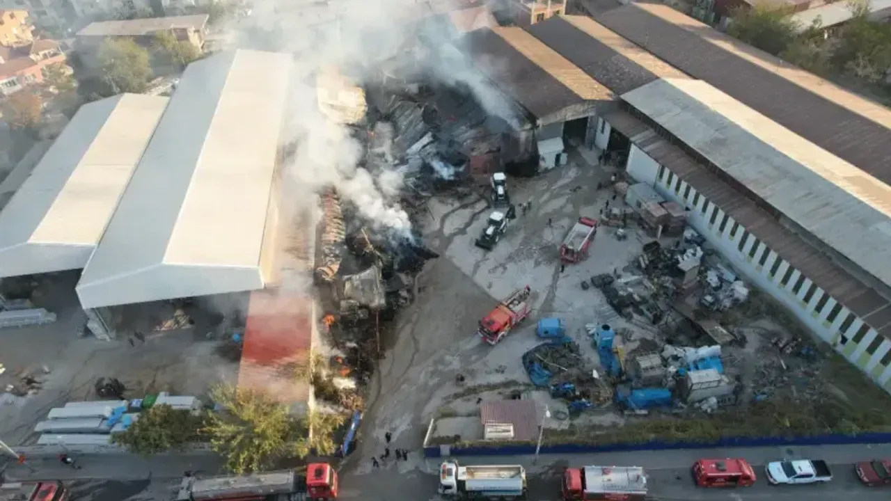 Denizli'de metal fabrikasındaki yangın kontrol altına alındı