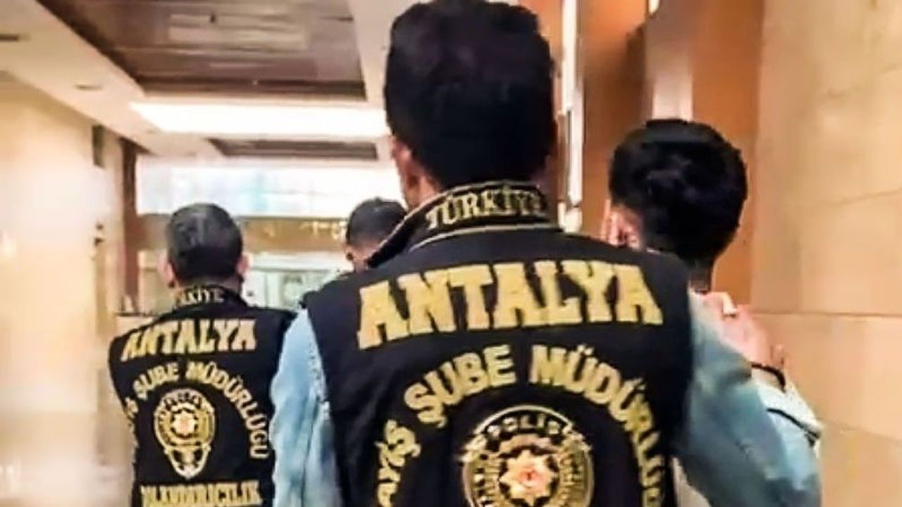'Başkomiser' ve 'savcı' yalanıyla yarım milyon lira dolandırdılar