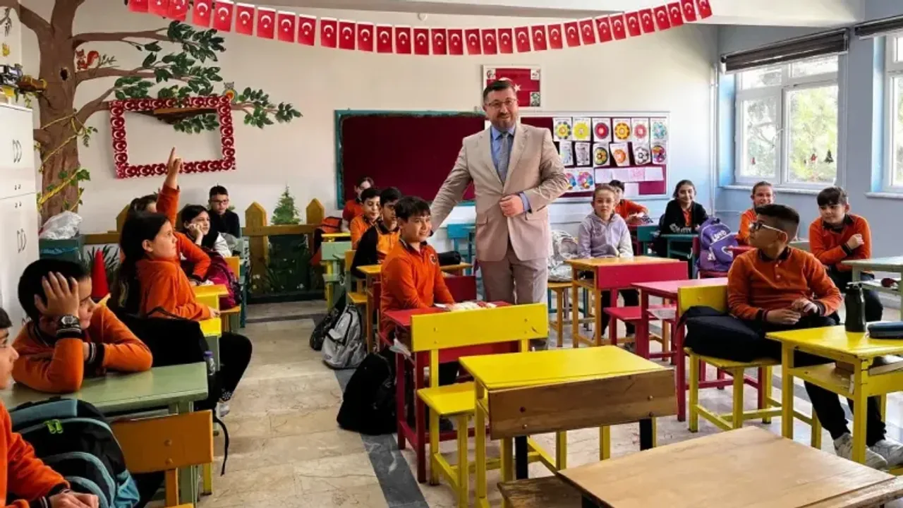 İl Milli Eğitim Müdürü Öğrencilerle Bir Araya Geldi