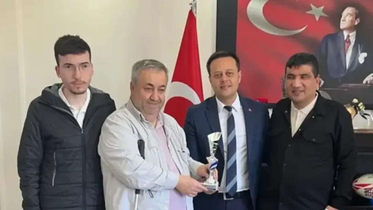 Şampiyonlar Müdür Kaya'yı Ziyaret Etti