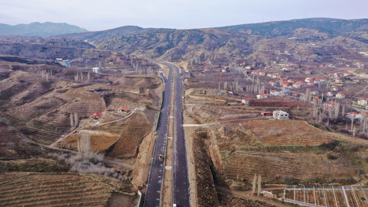 Yeni Yol Projeleri Hızla Devam Ediyor
