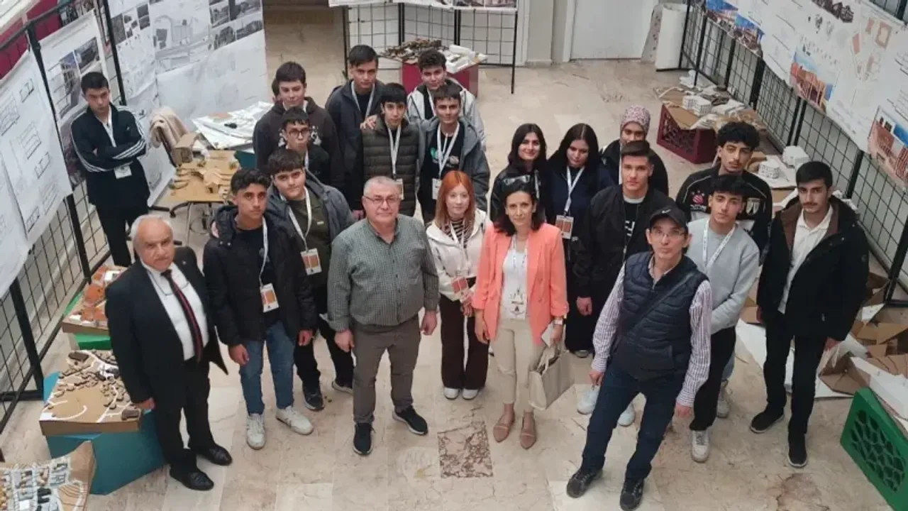 İnşaat Teknolojileri Bölümü Öğrencileri İnşaat Zirvesi’nde