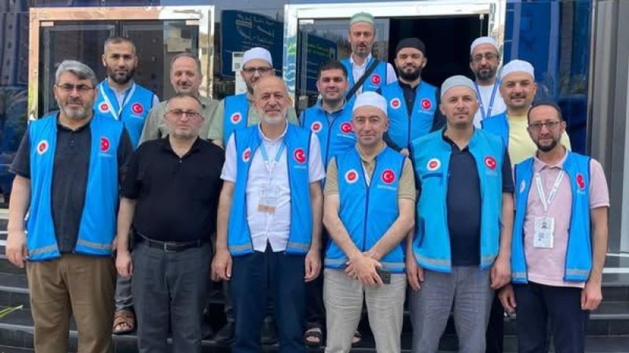 Müftü Biçer kutsal topraklarda Ispartalı hacılarla buluştu