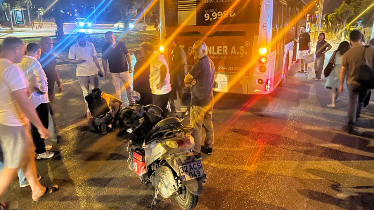 Motosiklet Sürücüsü Otobüse Çarptı