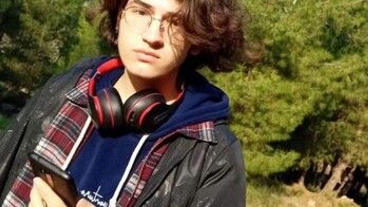 Antalya’da kaldırımda yürürken otomobilin çarptığı üniversiteli genç Burdur’da toprağa verildi