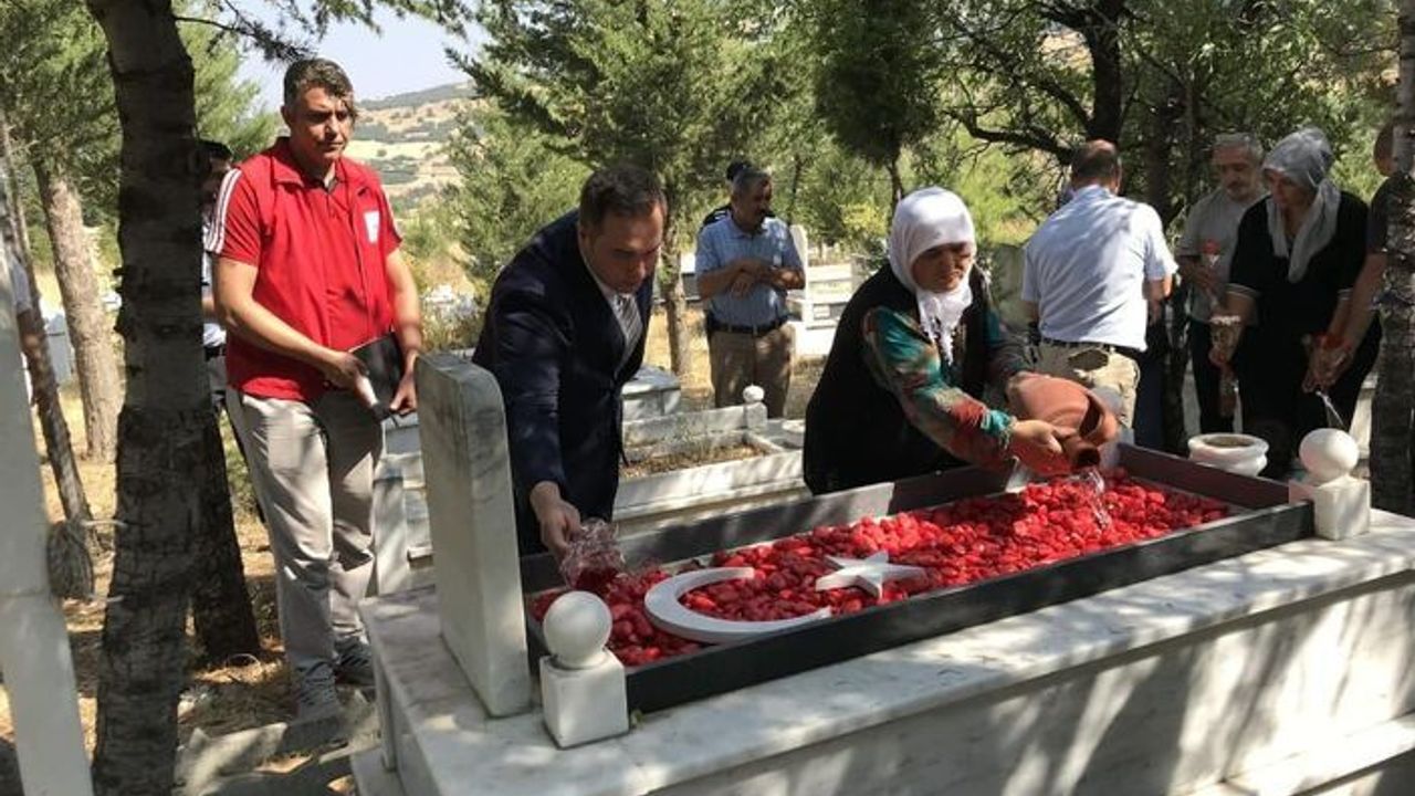 Şehit polis mezarı başında anıldı