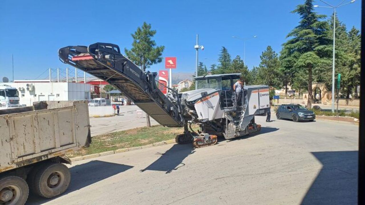 Yalvaç girişi asfalt çalışmaları başladı