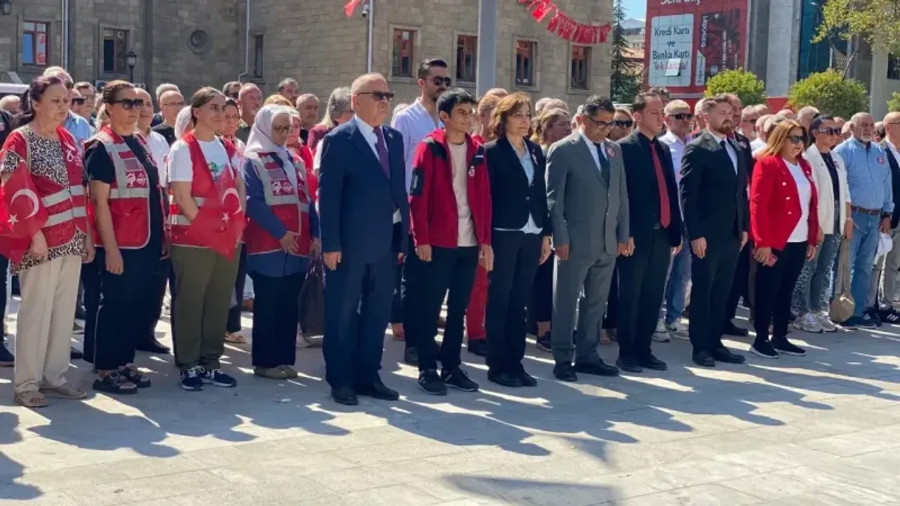 CHP, 102. Kuruluş Yıldönümünü Atatürk Anıtı’na Çelenk Sunarak Kutladı