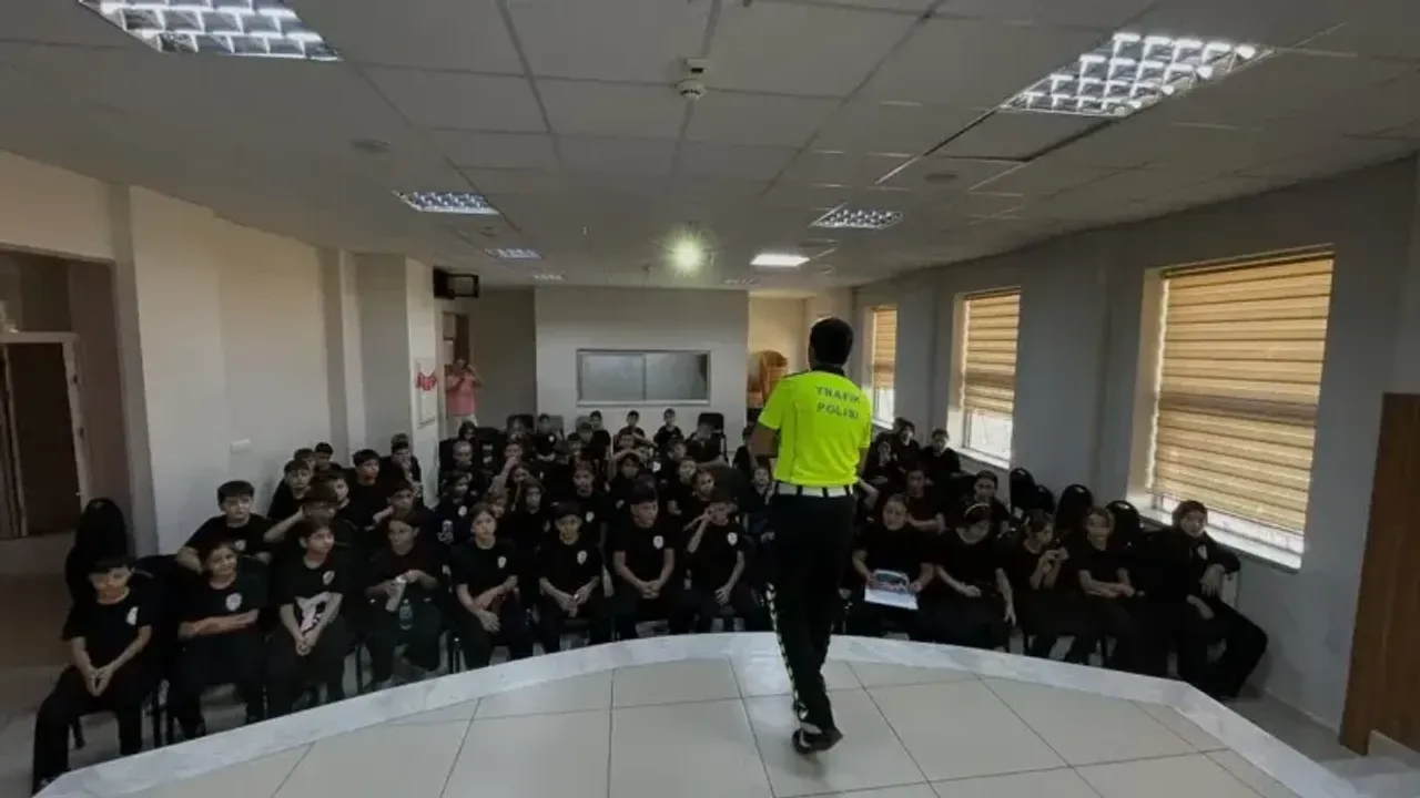 Isparta’da öğrencilere trafik eğitimi verildi
