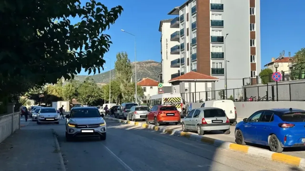 Okullar Açıldı, Sabah Trafiği Arttı