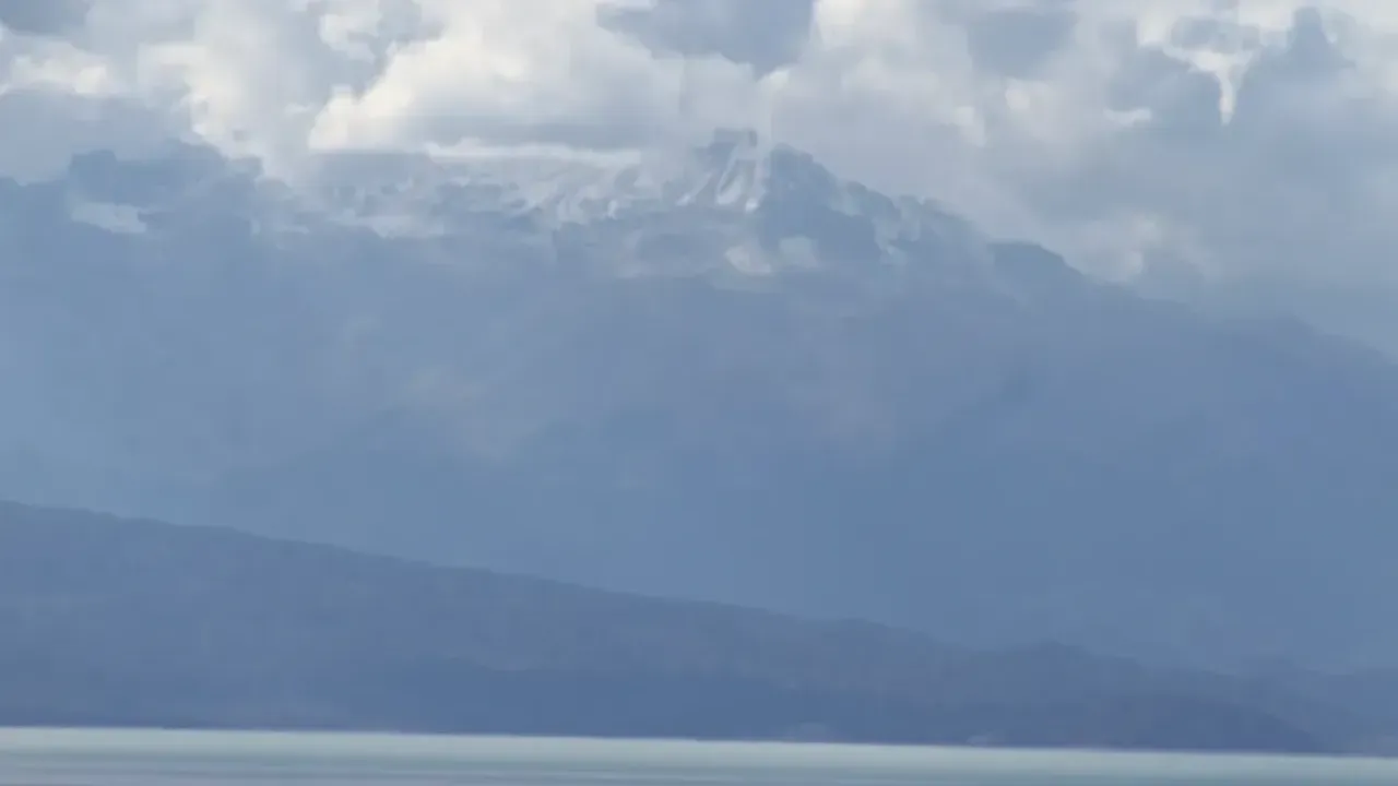 Anamas beyaz gelinliğini giydi