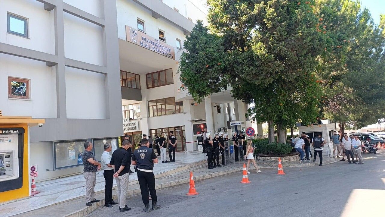 Manavgat Belediyesi'ndeki yolsuzluk ve rüşvet soruşturmasında iddianame kabul edildi