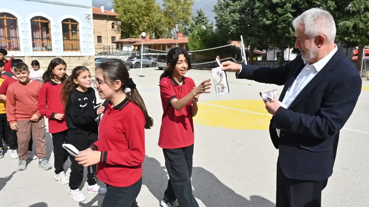 Başkan Başdeğirmen, Cumhuriyet İlkokulu’nda öğrencilerle buluştu