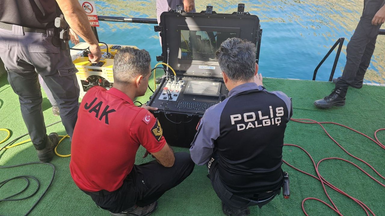 Baraj gölünde kaybolan İrlandalı turisti arama çalışmaları 4. gününde devam etti: Sualtı dron ve robotla arandı