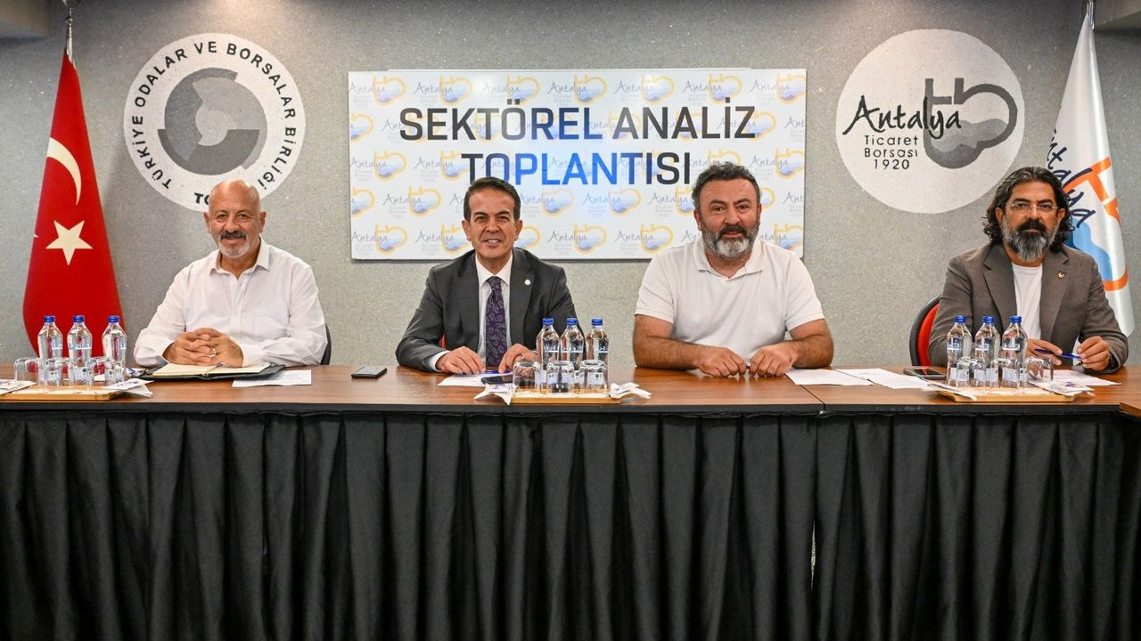 Antalya'da kesme çiçek sektörünün sorunları masaya yatırıldı