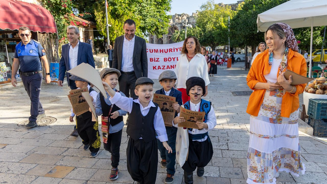 Minik öğrenciler 102 yıl öncesinin gazetecileri oldu