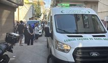 Bir kişi sokakta
