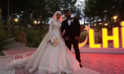 Prag'da tanıştığı Hintli eşiyle Gölhisar'da evlendi