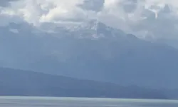 Anamas beyaz gelinliğini giydi
