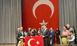 Anahtar Parti Genel Başkanı Ağıralioğlu, kürsüde konuşurken depreme yakalandı