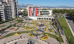 Konyaaltı'da taksicilerden Türk bayraklı Cumhuriyet konvoyu