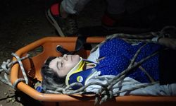 Antalya'da 4 metrelik inşaat çukuruna düşen turist itfaiye tarafından kurtarıldı