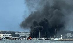 İzmir Çeşme'de korku dolu anlar: Tekneler alevlere teslim oldu!