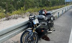 Motosikleti ile bariyerlere çarpan üniversite öğrencisi hayatını kaybetti