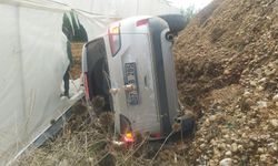 Antalya’da kontrolden çıkan otomobil devrildi: 5 yaralı