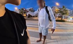 Bankta köpeğiyle oturan yerleşik yabancı kız çocuğu hayatının şokunu yaşadı