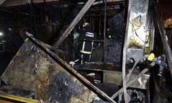 Konyaaltı Sahili'ndeki kafe yanarak küle döndü, 5 yavru köpek telef oldu