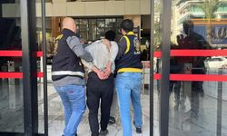 Alanya'da sokakta bir kadına yumruk atıp, makasla yüzünü yaralayan şahıs tutuklandı