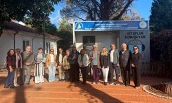 Muratpaşa'da yazar ve şairler gönüllü okuyucu oldu