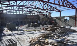 Isparta Belediyesi’nden Yeşilköy’e Yapılan Sosyal Tesis Binasına Malzeme Desteği