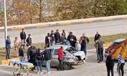 Kontrolden çıkan otomobil karşı şeride geçti: 3 araç birbirine girdi