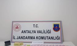 Antalya'da mahalle muhtarı kumar oynatırken yakalandı