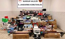 Burdur'da 1 milyon 300 bin liralık kaçak ürün ele geçirildi: 1 gözaltı