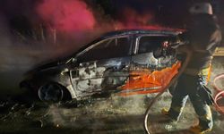 Manavgat'ta seyir halindeki araç alev alev yandı