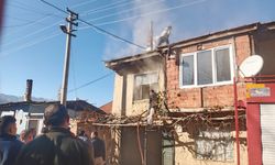 Şarkikaraağaç'ta çıkan yangında iki katlı evin bir bölümü yanarak küle döndü