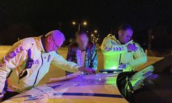 Alkollü çevirmeye girdi, ehliyeti gitmesin diye uzun süre dil döktü