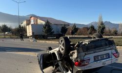 Burdur'da otomobil ile kamyon çarpıştı: Kaza anı kamerada