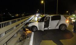Otomobil bariyerlere çarptı: 2 yaralı