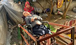 "Üvey oğlum" demedi, engelli oğluna eğitimi için hamallık yaparak evine raylı sistem kurdu