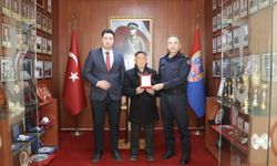 Yaşlı adam son birikimi olan 10 Cumhuriyet altınını jandarmaya bağışladı