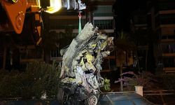 Lüks otomobil alt geçide çarptı, sürücü hayatını kaybetti