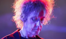 Efsane rock grubunun gitaristi hayatını kaybetti!