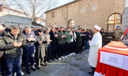 Şehit cenazesinde acılı babanın terlikli hali görenleri kahretti